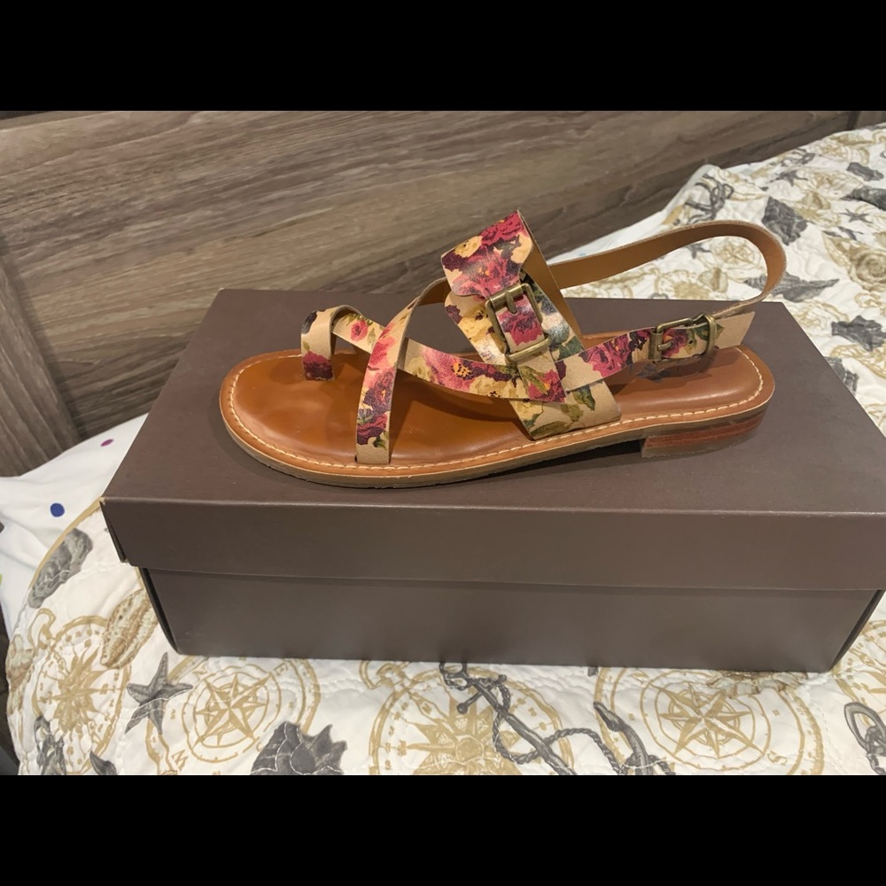 Patricia Nash floral sandals. Size 6.5